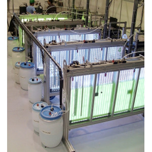 Фотобиореакторы большие для выращивания фотосинтезирующих микроорганизмов в контролируемых условиях